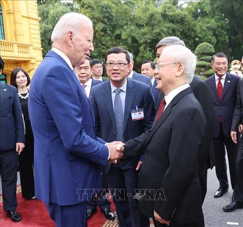Tổng Bí thư Nguyễn Phú Trọng đón Tổng thống Hoa Kỳ Joe Biden. Ảnh: Trí Dũng/TTXVN.