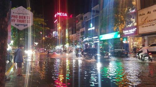  Ngập tại tuyến Hàm Nghi (quận Hải Châu). Ảnh: XUÂN QUỲNH 