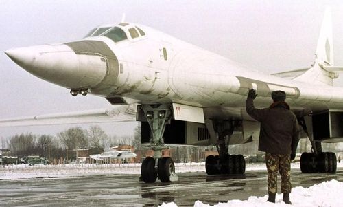 Hiện tại những chiếc Tu-160 đang được Nga sử dụng trong chiến sự với nhiệm vụ phóng tên lửa hành trình tầm xa Kh-101, tuy nhiên tần suất hoạt động của nó khá thấp so với hai loại oanh tạc cơ chiến lược khác là Tu-95MS hay Tu-22M3.