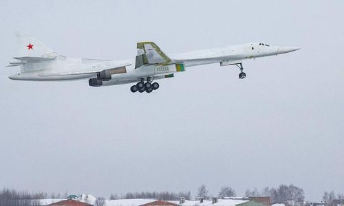 B-21 Raider của Mỹ và H-20 do Trung Quốc sản xuất, đều dự kiến chính thức đi vào hoạt động trong khoảng đầu những năm 2030, được suy đoán sẽ có ưu thế đáng kể về hiệu suất so với Tu-160.