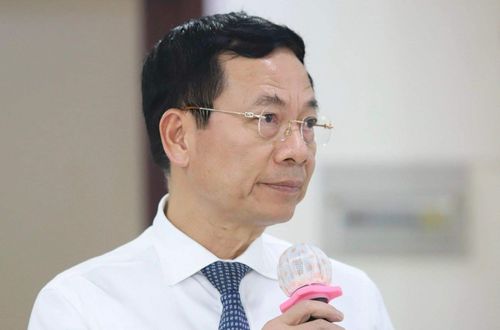 Bộ trưởng Bộ TT&TT Nguyễn Mạnh Hùng: Bộ TT&TT sẽ hỗ trợ đại học bằng cách tạo ra nhu cầu về nhân lực số thông qua thúc đẩy CĐS, phát triển công nghiệp bán dẫn; thúc đẩy doanh nghiệp CNS đi ra nước ngoài . Ảnh: Hoàng Giám
