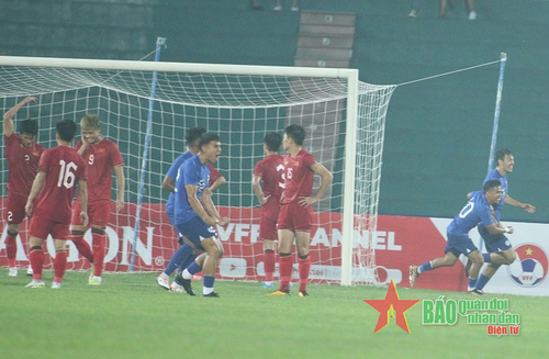 Cầu thủ U23 Singapore ăn mừng bàn thắng gỡ hòa 1-1. Ảnh: Việt An 