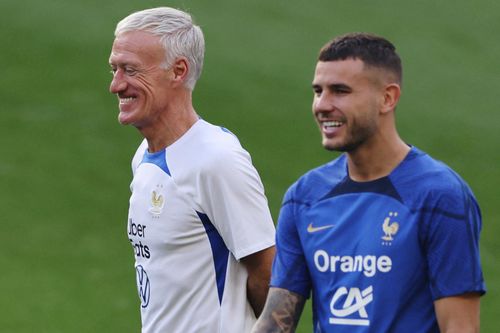 Thầy trò Deschamps tự tin bước vào trận đấu ở Dortmund