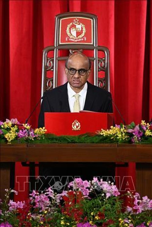 Tổng thống Singapore Tharman Shanmugaratnam tuyên thệ nhậm chức tại Dinh Tổng thống Istana ngày 14/9/2023. Ảnh: THX/TTXVN
