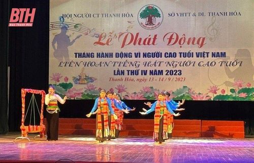 Tiết mục Lời ru đất Mường của Hội NCT huyện Như Thanh.