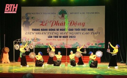 Hát múa Vui hội bản Mường của Hội NCT huyện Bá Thước.
