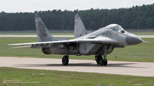 Ông Fico kể lại rằng Slovakia trước đây không có ý định mua máy bay trực thăng vũ trang từ Mỹ, nhưng giờ đây nước này buộc phải trả thêm tiền cho những phương tiện quân sự không cần thiết.