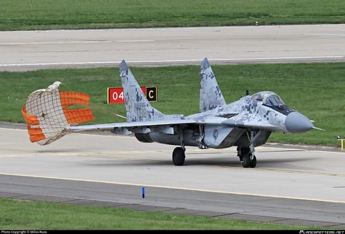 Không chỉ có tiêm kích chuẩn phương Tây, Lực lượng vũ trang Ukraine còn được tăng cường sức mạnh thông qua chiến đấu cơ hệ Liên Xô/Nga do các quốc gia Đông Âu hiện đã gia nhập NATO bàn giao, trong đó những chiếc MiG-29AS nói trên chính là đại diện.