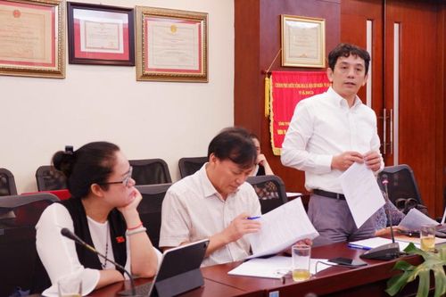 Ủy viên chuyên trách Ủy ban Văn hóa, Giáo dục Trần Việt Anh phát biểu tại cuộc làm việc