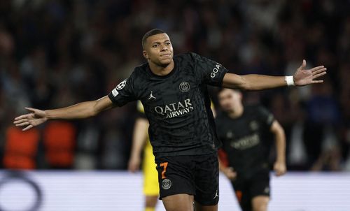 Mbappe không bỏ lỡ cơ hội với sút rất căng mở tỷ số dù thủ môn Kobel đoán đúng hướng