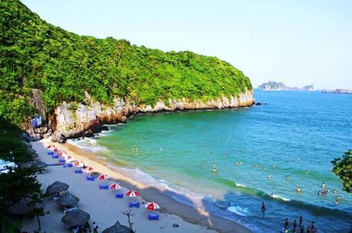  Bãi tắm Cát Bà. Nguồn ảnh: Tâm Linh.