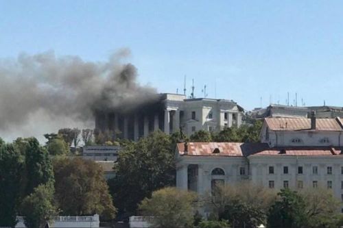 Trụ sở Hạm đội Biển Đen đóng tại Sevastopol bị tấn công. Ảnh: Mil.in.ua