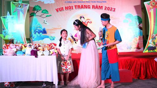 Phần đố vui, kết hợp tuyên truyền kỹ năng về phòng cháy chữa cháy, an toàn giao thông trong chương trình.