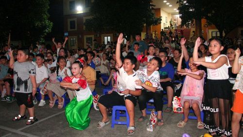 Chương trình “Vui hội trăng rằm” có sự tham gia của trên 500 cháu thiếu nhi, là con cán bộ, chiến sĩ Công an TP. Thái Nguyên.