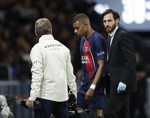 PSG tổn thất lực lượng khi Mbappe dính chấn thương và phải rời sân ở phút 32. Người vào thế chỗ là tân binh Goncalo Ramos