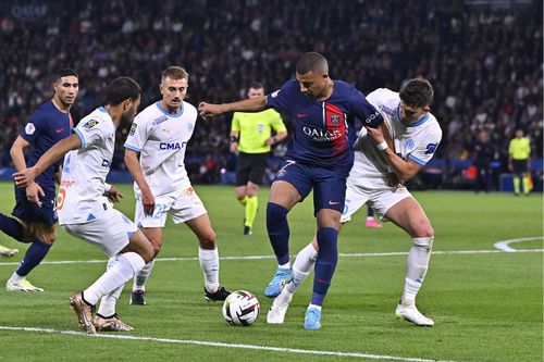 Mbappe luôn được "chăm sóc" lỹ lưỡng