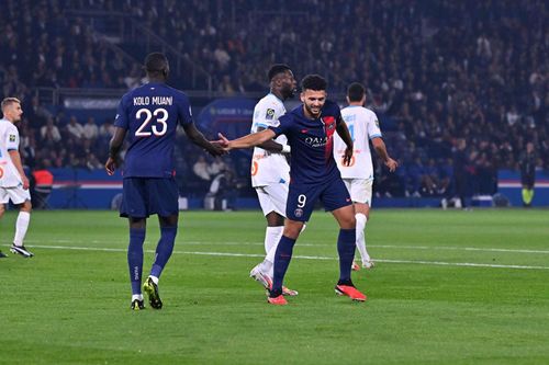Cuối trận, Ramos hoàn tất cú đúp cho riêng mình sau pha kiến tạo của Kolo Muani. Giành chiến thắng 4-0 ở trận derby nước Pháp, PSG leo lên vị trí thứ 3 trên BXH với 11 điểm sau 6 trận, kém "hiện tượng" Brest ở ngôi đầu bảng 2 điểm.