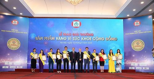 Công ty TNHH Thảo Dược Tam Đảo nhận giải thưởng Cup vàng vì sức khỏe cộng đồng ngày 15/9/2023)