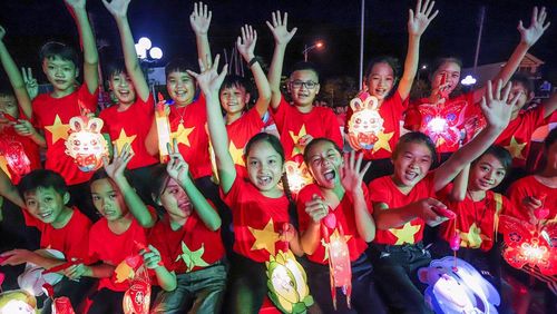 Thiếu nhi Võ Nhai hào hứng tham gia đêm hội Trung thu.
