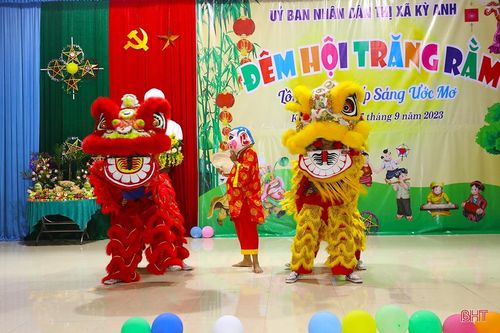 Tiết mục múa lân...