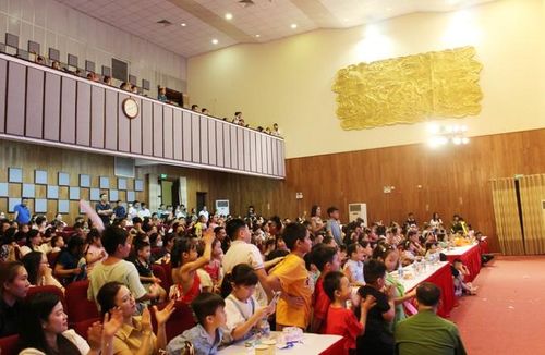 Hào hứng với những tiết mục sôi động, hấp dẫn
