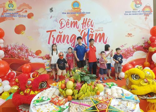 Chương trình “Đêm hội trăng rằm” dành cho các cháu thiếu niên, nhi đồng là con của cán bộ, công chức, viên chức, lao động tại cơ quan TANDTC.
