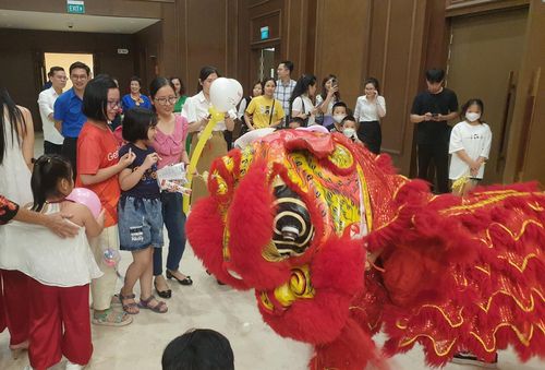 Hào hứng với tiết mục múa lân đặc sắc