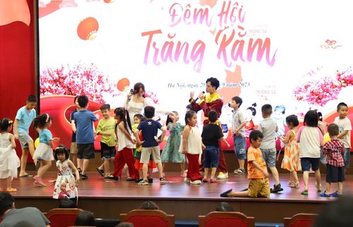 Đông đảo các cháu thiếu niên, nhi đồng tham gia