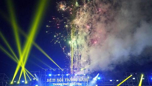 Màn pháo hoa tại Đêm hội.