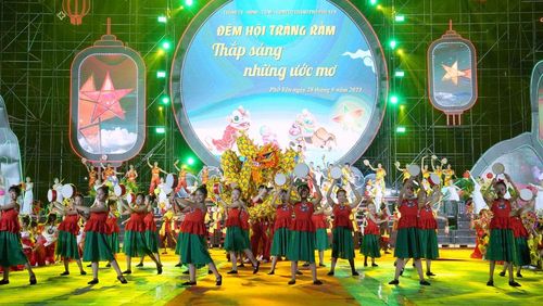 Chương trình nghệ thuật Đêm hội trăng rằm với chủ đề “Thắp sáng ước mơ” tại TP. Phổ Yên.