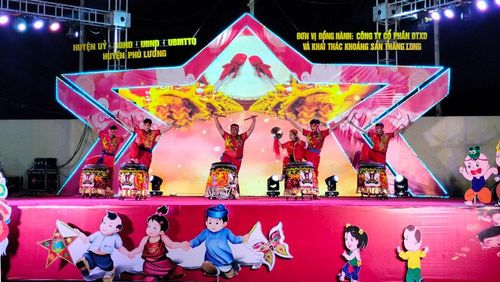 Màn trống hội chào mừng Đêm hội trăng rằm huyện Phú Lương năm 2023.
