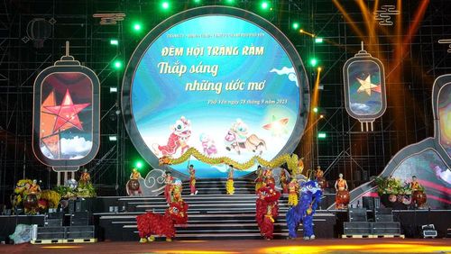 Màn múa Lân sư rồng.