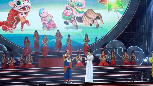 Đêm hội có sự tham dự của một số nghệ sĩ nổi tiếng như: NSƯT Quang Thắng, ca sĩ Trọng Tấn...