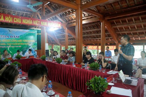 Các đơn vị lữ hành Hà Nội góp ý xây dựng sản phẩm. Ảnh: Linh Tâm