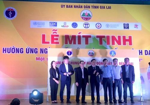 Đại diện các cơ quan tổ chức Việt Nam và tổ chức quốc tế cam kết chung tay phòng chống bệnh dại.