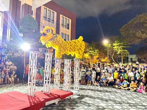 Màn trình diễn múa lân ấn tượng