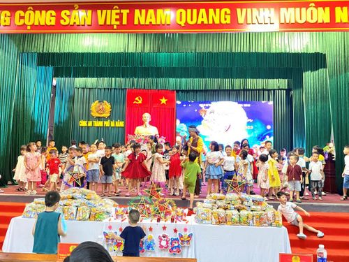“Đêm hội Trăng rằm” diễn ra trong bầu không khí rộn ràng, sôi nổi