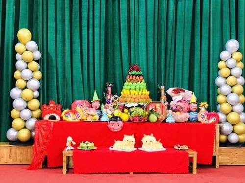 Mâm ngũ quả được giáo viên trang trí tỉ mỉ, độc đáo.