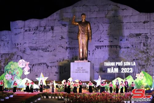 Đêm hội trăng rằm thành phố Sơn La năm 2023.