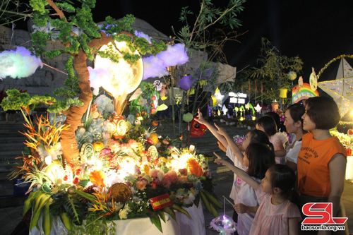Mâm cỗ Trung thu của phường Chiềng Sinh.