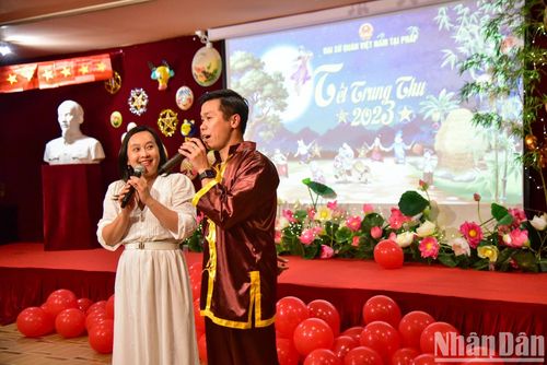 Ban tổ chức đã chuẩn bị nhiều hoạt động ý nghĩa, mang đến một không khí vui tươi, rộn ràng của đêm rằm tháng tám đậm chất truyền thống, để lại nhiều cảm xúc cho gia đình các cán bộ đang công tác xa nhà, nhất là các cháu thiếu nhi.