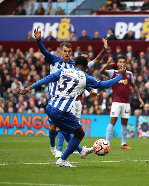 Đầu hiệp hai, Ansu Fati gỡ lại một bàn cho Brighton