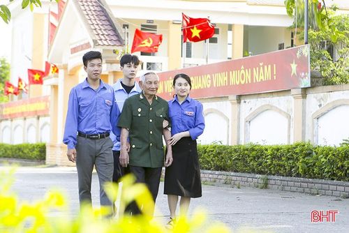 Dù năm nay đã 92 tuổi nhưng cựu chiến binh Trương Hồng Lợi (xã Hộ Độ, huyện Lộc Hà) vẫn đóng góp nhiều ý kiến thiết thực cho chi bộ, tổ chức đoàn thể trong các phong trào xây dựng NTM, xây dựng đời sống văn hóa địa phương.