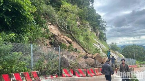 Xử lý sạt lở trên núi