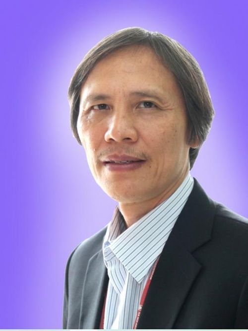  Nhà giáo ưu tú Bùi Văn Phúc, Phó Hiệu trưởng Trường THPT chuyên Hà Nội - Amsterdam, Sở Giáo dục và Đào tạo thành phố Hà Nội. Với những thành tích toàn diện trong phong trào thi đua "Dạy tốt - Học tốt", Trường THPT Chuyên Hà Nội - Amsterdam tiếp tục là điểm sáng trong hệ thống giáo dục và đào tạo Thủ đô, khẳng định vững chắc vị thế của một trong những trường THPT hàng đầu của Việt Nam, đơn vị “Anh hùng Lao động thời kỳ đổi mới”. 