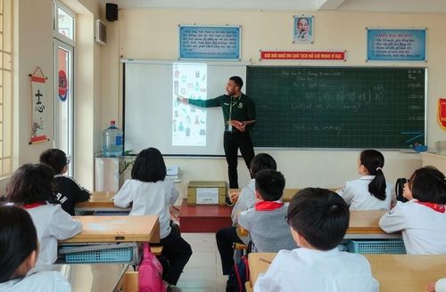 Việc học Tiếng Anh với người nước ngoài nếu được làm bài bản sẽ mang lại hiệu quả học tập tốt cho học sinh. Ảnh minh họa: INT.