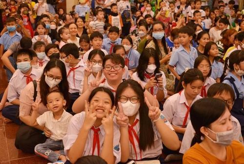 Dù lứa tuổi khách nhau, hoàn cảnh khác nhau nhưng tất cả đều cùng chung một niềm vui đong đầy