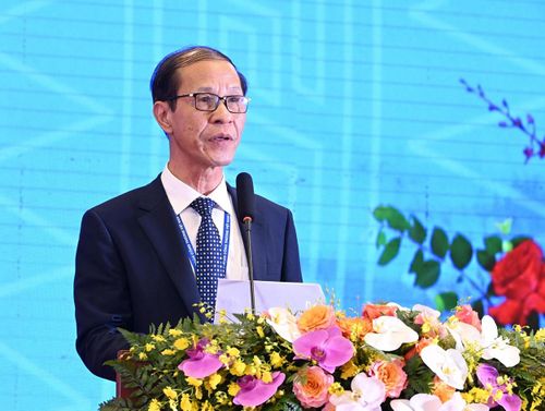 Ông Vũ Trường Sơn - Phó Chủ tịch Công đoàn Công Thương Việt Nam trình bày Báo cáo kiểm điểm hoạt động của Ban Chấp hành Công đoàn Công Thương Việt Nam nhiệm kỳ 2018 - 2023