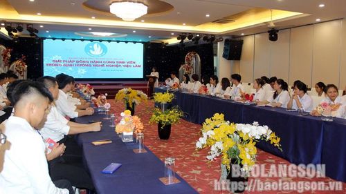 Đại biểu thảo luận tại tổ