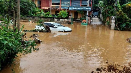 Đường ở TP Yên Bái, tỉnh Yên Bái bị ngập nước sáng 7-10